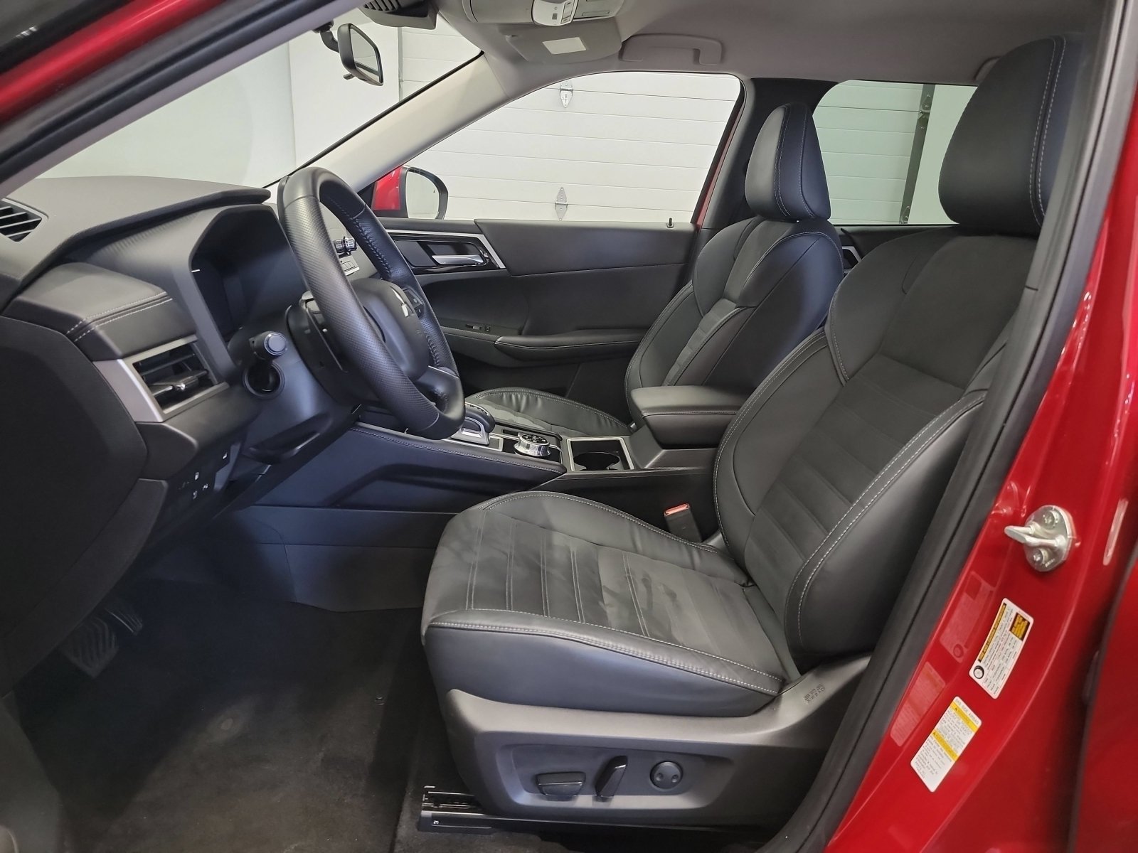 Used 2023 Mitsubishi Outlander SE AWD/4WD image 12