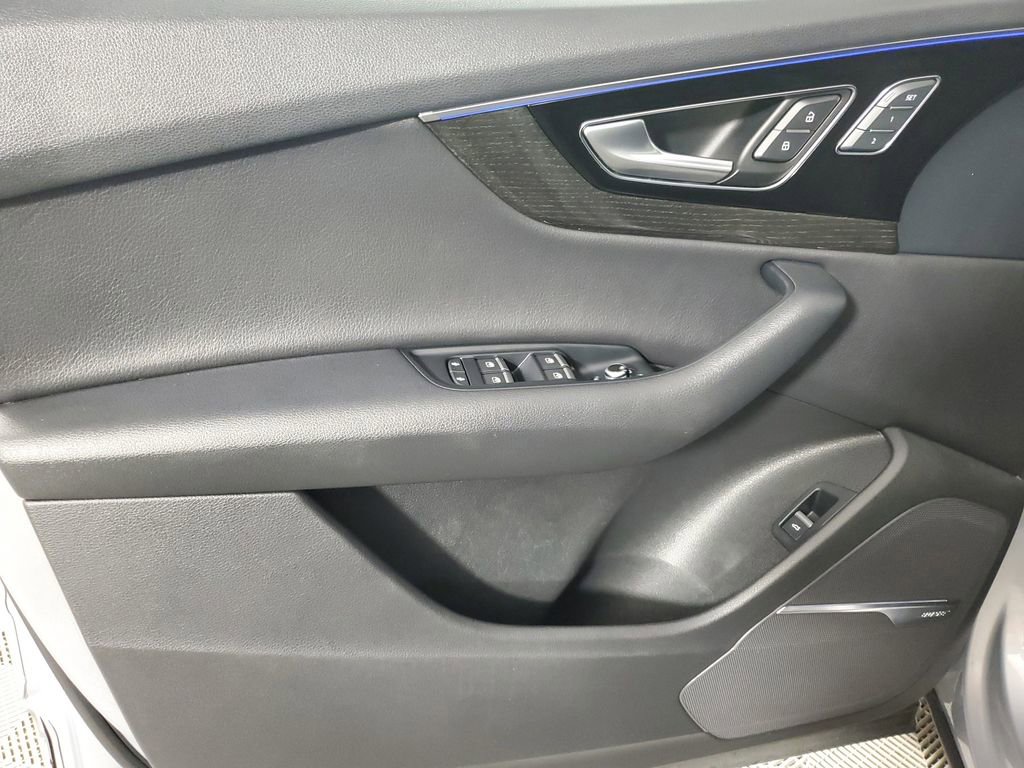 Used 2018 Audi Q7 3.0T Prestige w/ Prestige Package AWD/4WD image 19