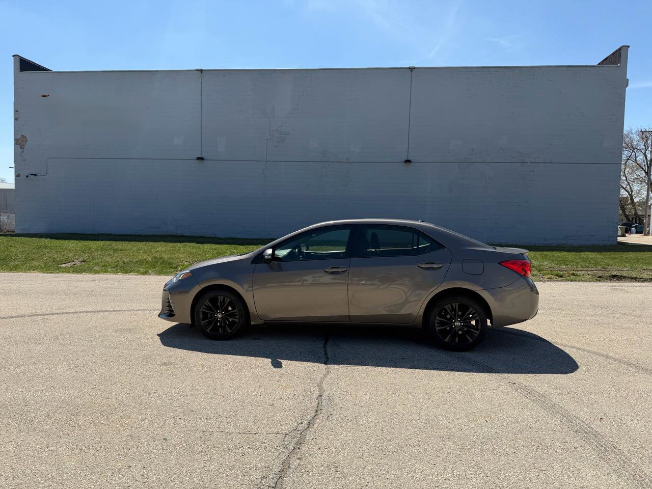 Used 2017 Toyota Corolla XSE w/ Carpet Mat Package (TMS) FWD image 4