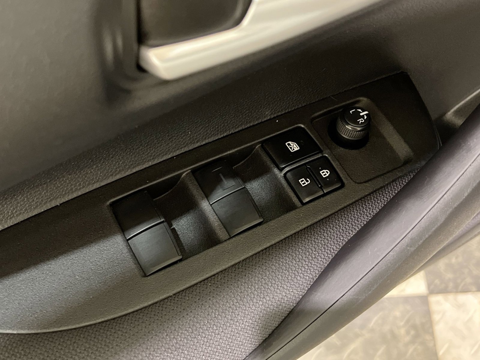 Used 2021 Toyota Corolla LE w/ Carpet Mat Package (TMS) image 27