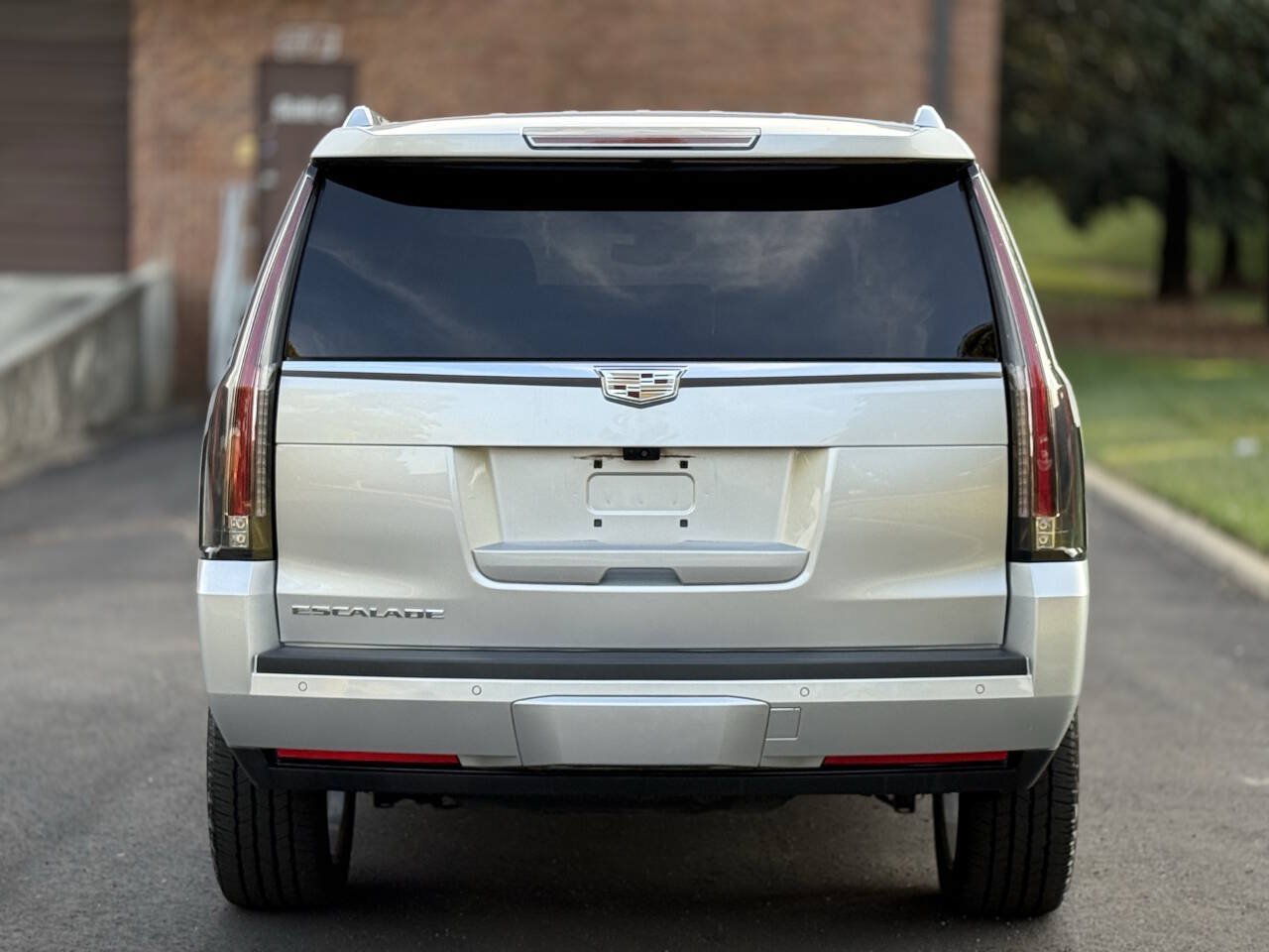 Used 2018 Cadillac Escalade Luxury RWD image 5
