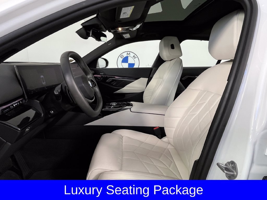 Certified 2024 BMW 540i xDrive w/ Premium Package AWD/4WD image 4
