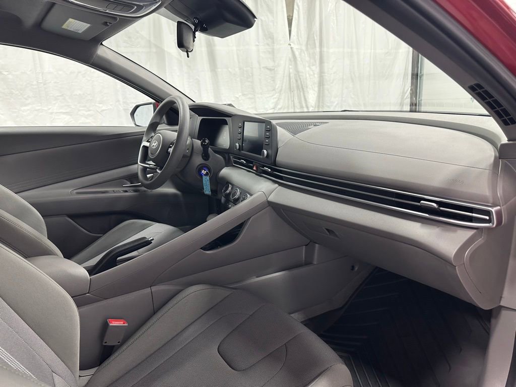 Used 2025 Hyundai Elantra SE FWD image 57