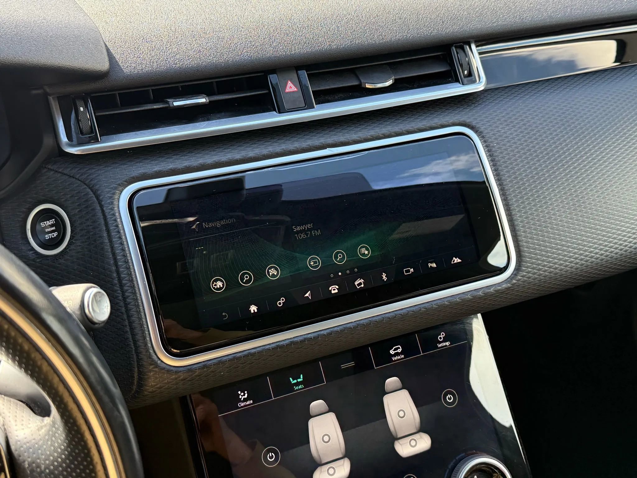 Used 2018 Land Rover Range Rover Velar R-Dynamic SE image 34