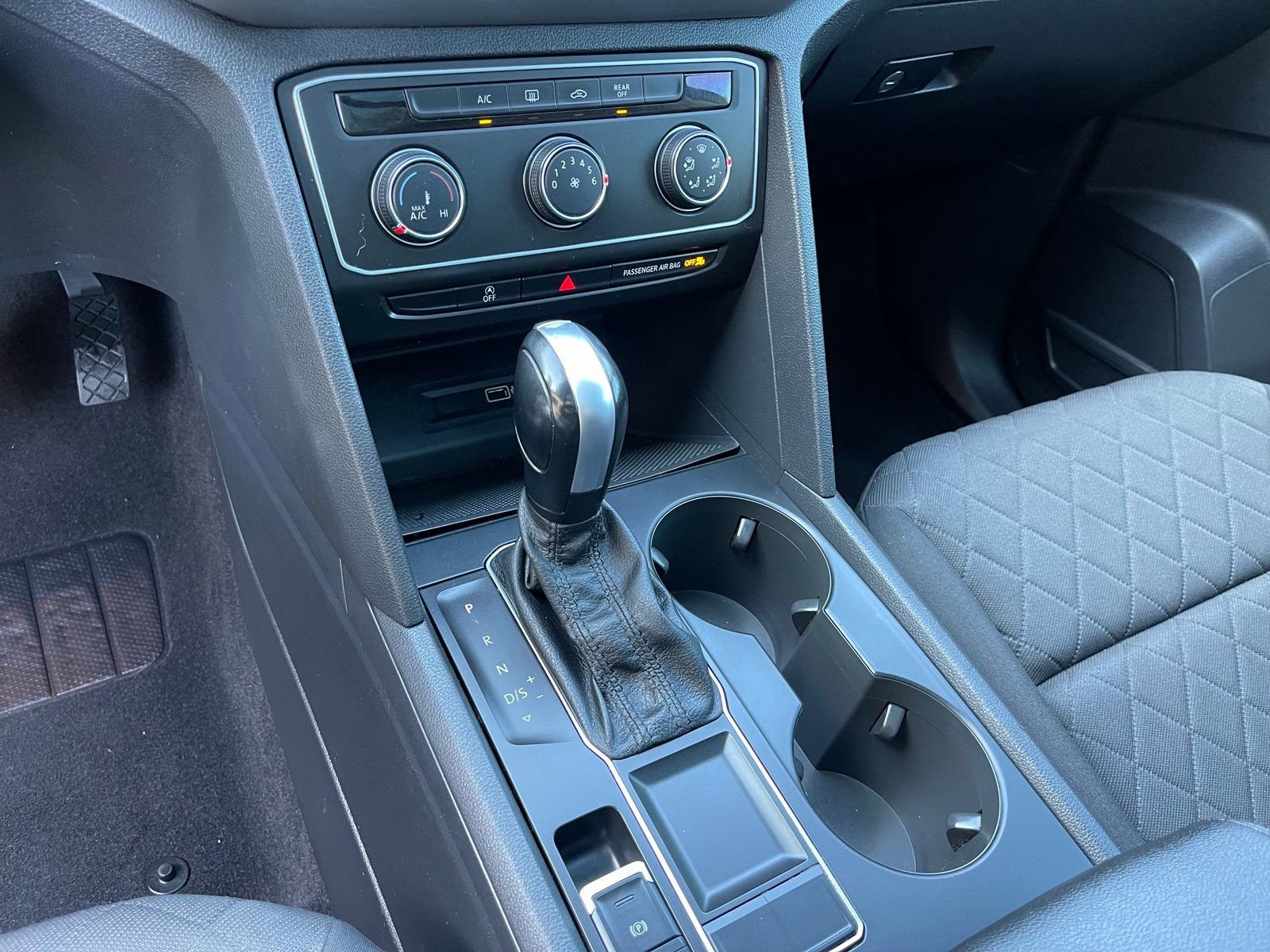 Used 2018 Volkswagen Atlas Launch Edition image 31