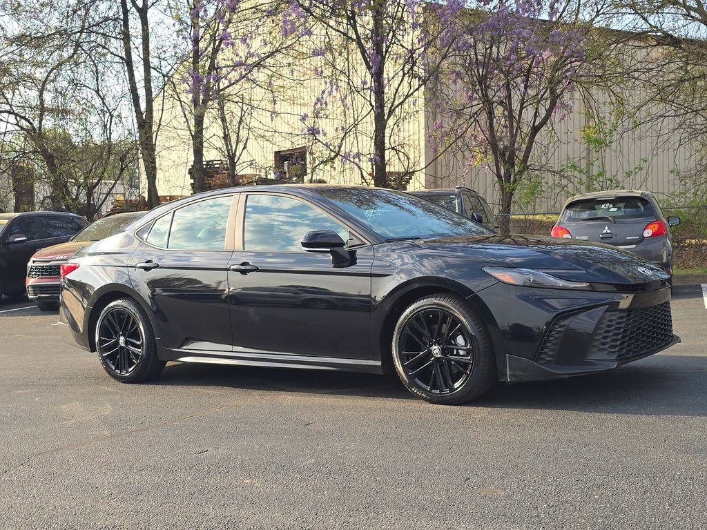 Used 2025 Toyota Camry SE w/ Convenience Package image 1