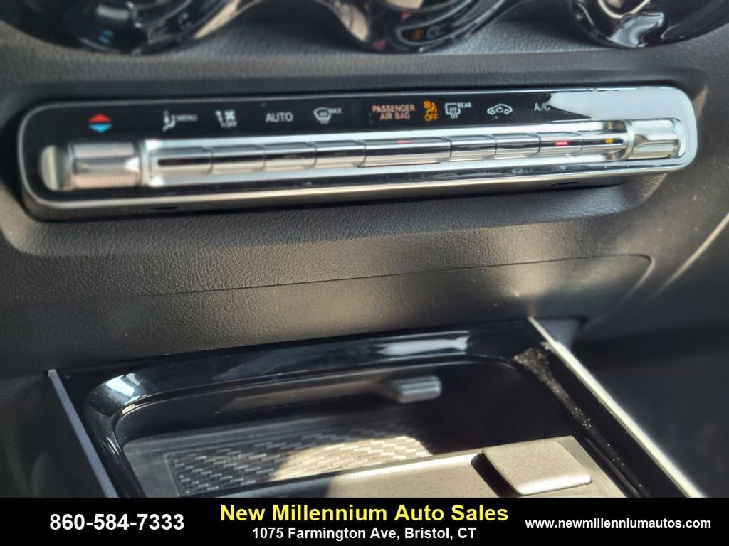 Used 2022 Mercedes-Benz EQB 350 4MATIC image 22