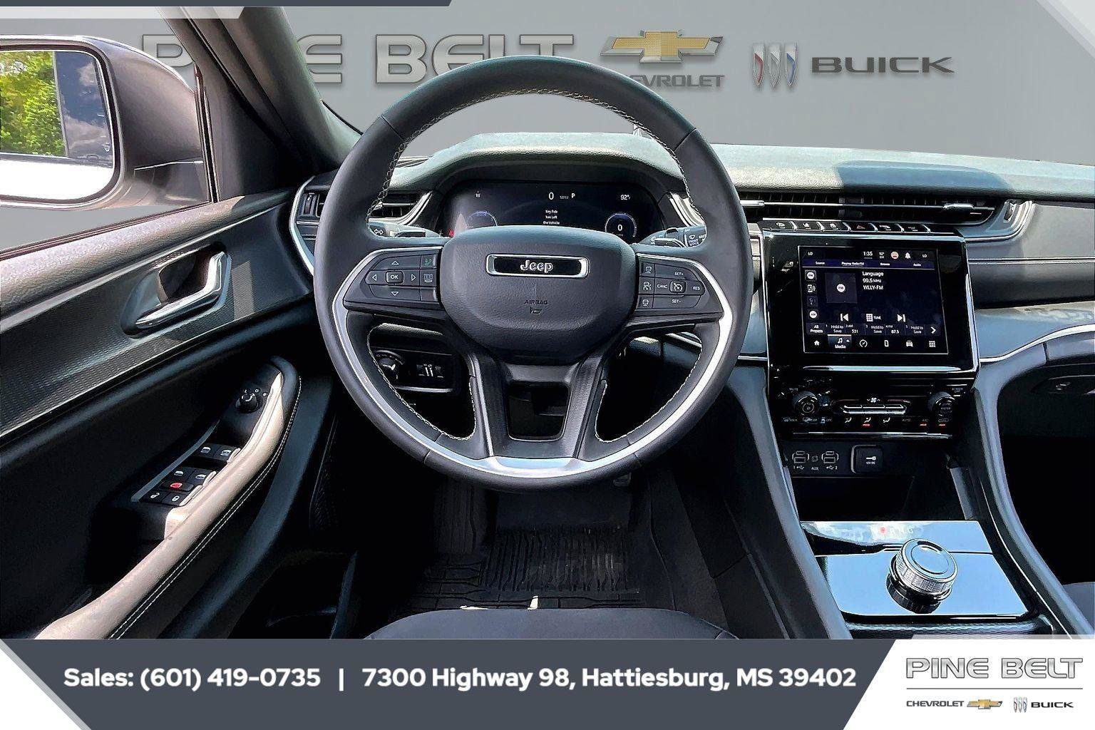 Used 2024 Jeep Grand Cherokee Laredo X RWD image 5