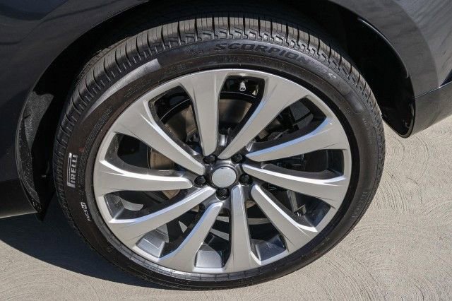 New 2025 Land Rover Range Rover SE image 8