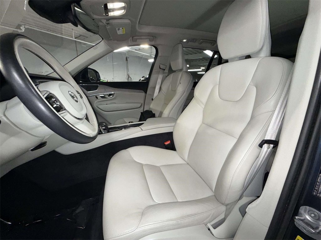 Used 2023 Volvo XC90 T8 Plus image 2
