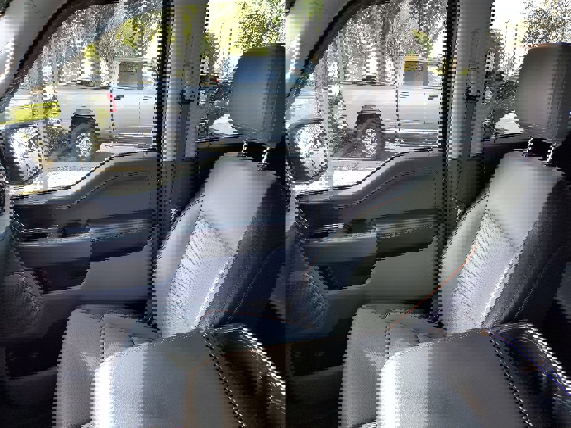 Used 2025 Ford F150 Lariat w/ Equipment Group 501A Mid image 93