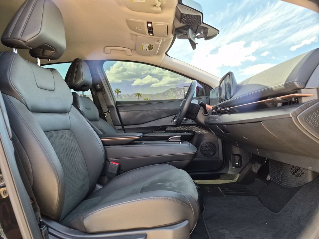 Used 2024 Nissan Ariya AWD image 17