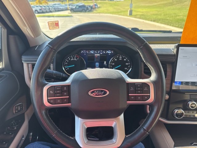 Used 2023 Ford Expedition Limited image 14