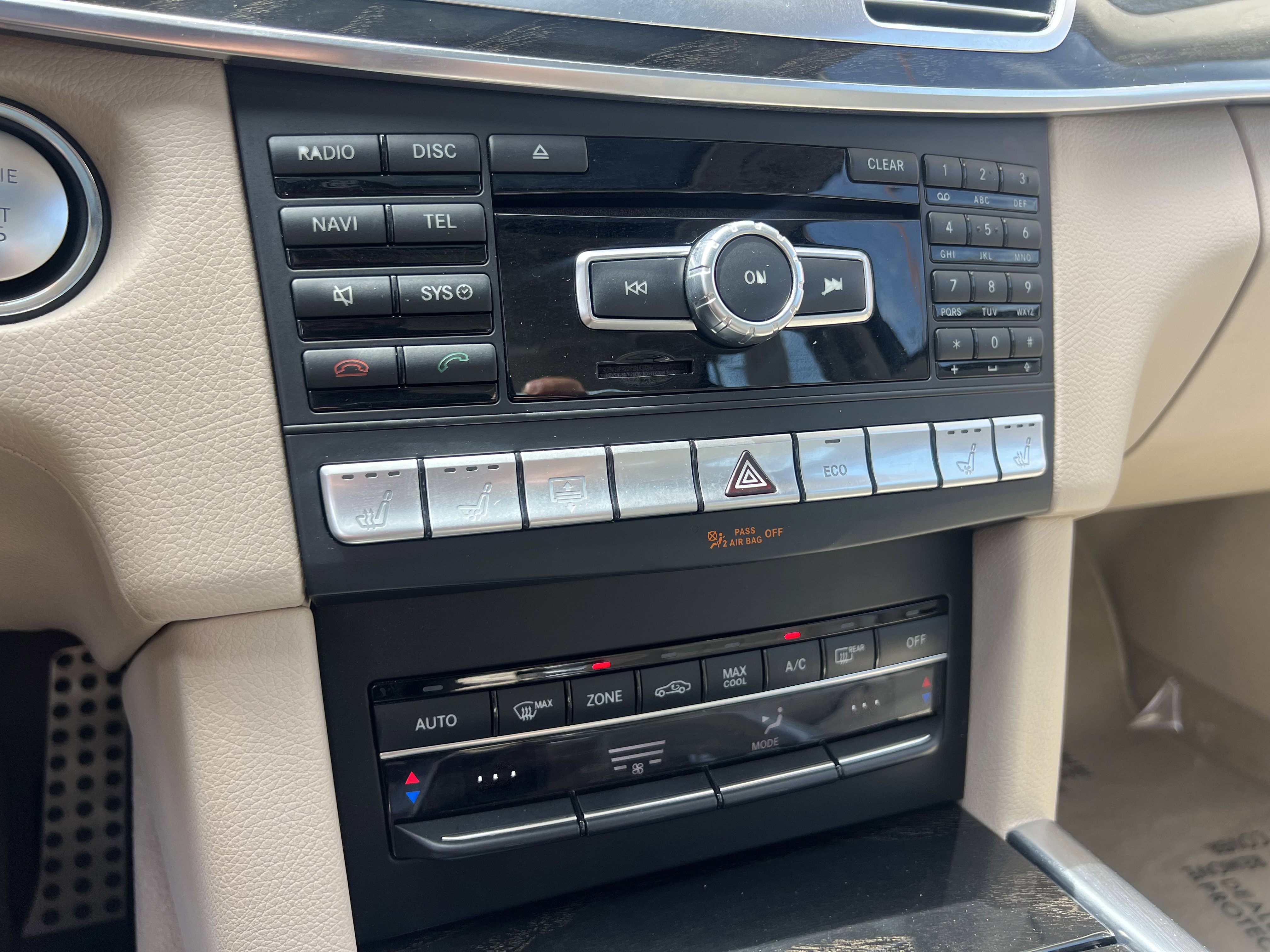 Used 2015 Mercedes-Benz E 400 Sedan w/ Driver Assistance Package image 31