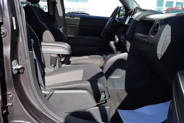 Used 2014 Jeep Patriot Latitude w/ Sun/Sound Group AWD/4WD image 31