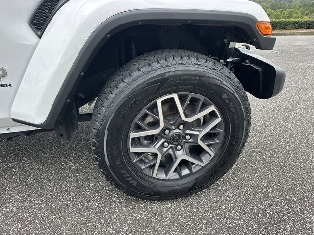 Used 2024 Jeep Wrangler Sahara image 14