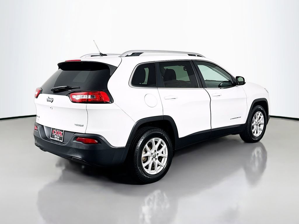 Used 2016 Jeep Cherokee Latitude AWD/4WD image 5
