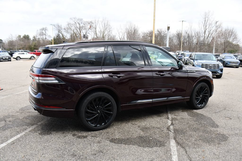 Used 2023 Lincoln Aviator Reserve w/ Jet Appearance Package AWD/4WD image 7
