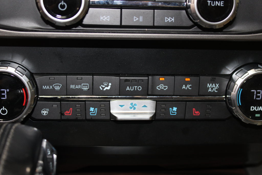 Used 2015 Ford F150 Lariat w/ Equipment Group 502A Luxury AWD/4WD image 33
