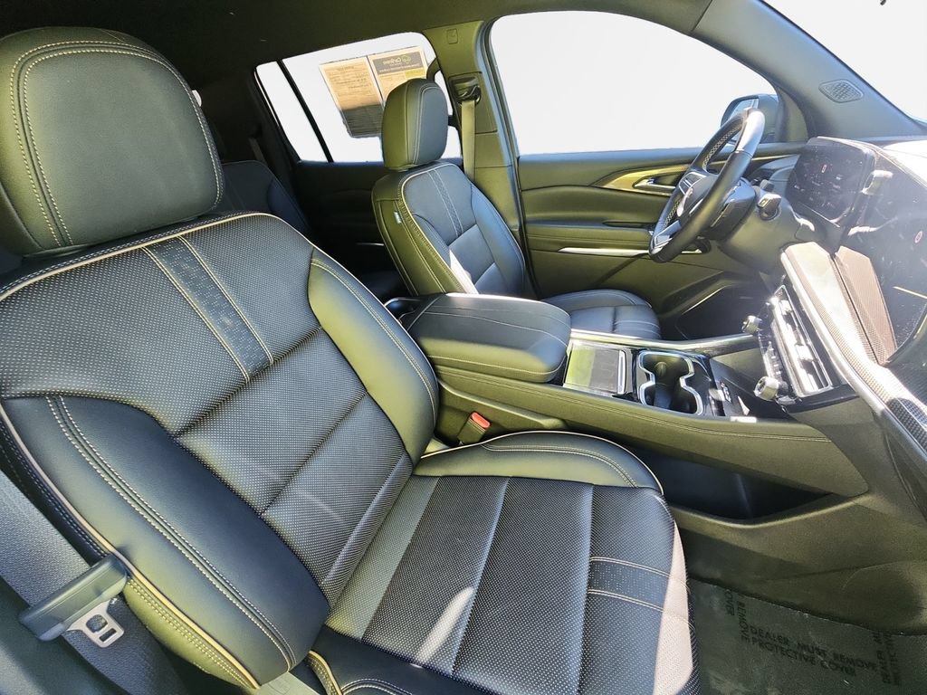 Used 2025 Chevrolet Traverse High Country w/ LPO, Floor Liner Package AWD/4WD image 27