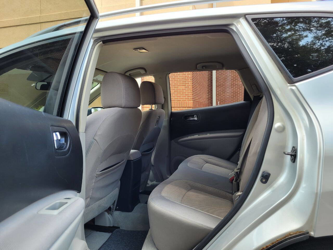 Used 2012 Nissan Rogue SV image 5