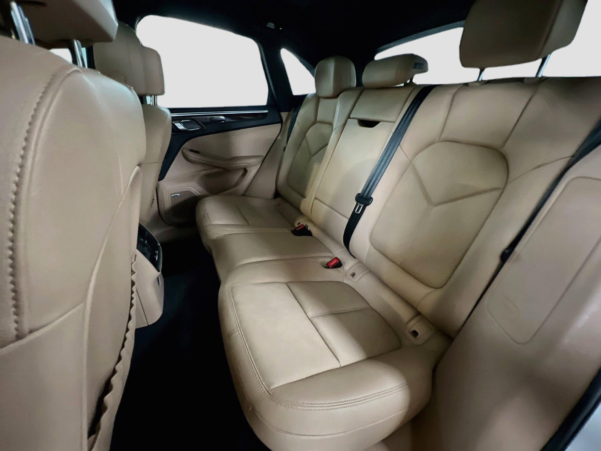 Certified 2023 Porsche Macan S AWD/4WD image 24