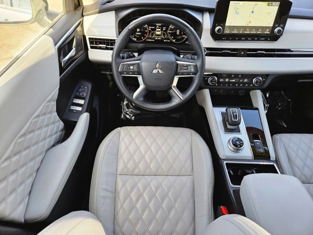 Used 2023 Mitsubishi Outlander SEL image 10