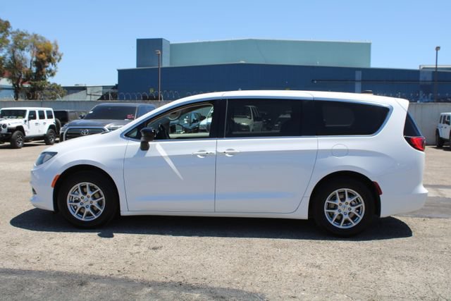Used 2024 Chrysler Voyager LX FWD image 7