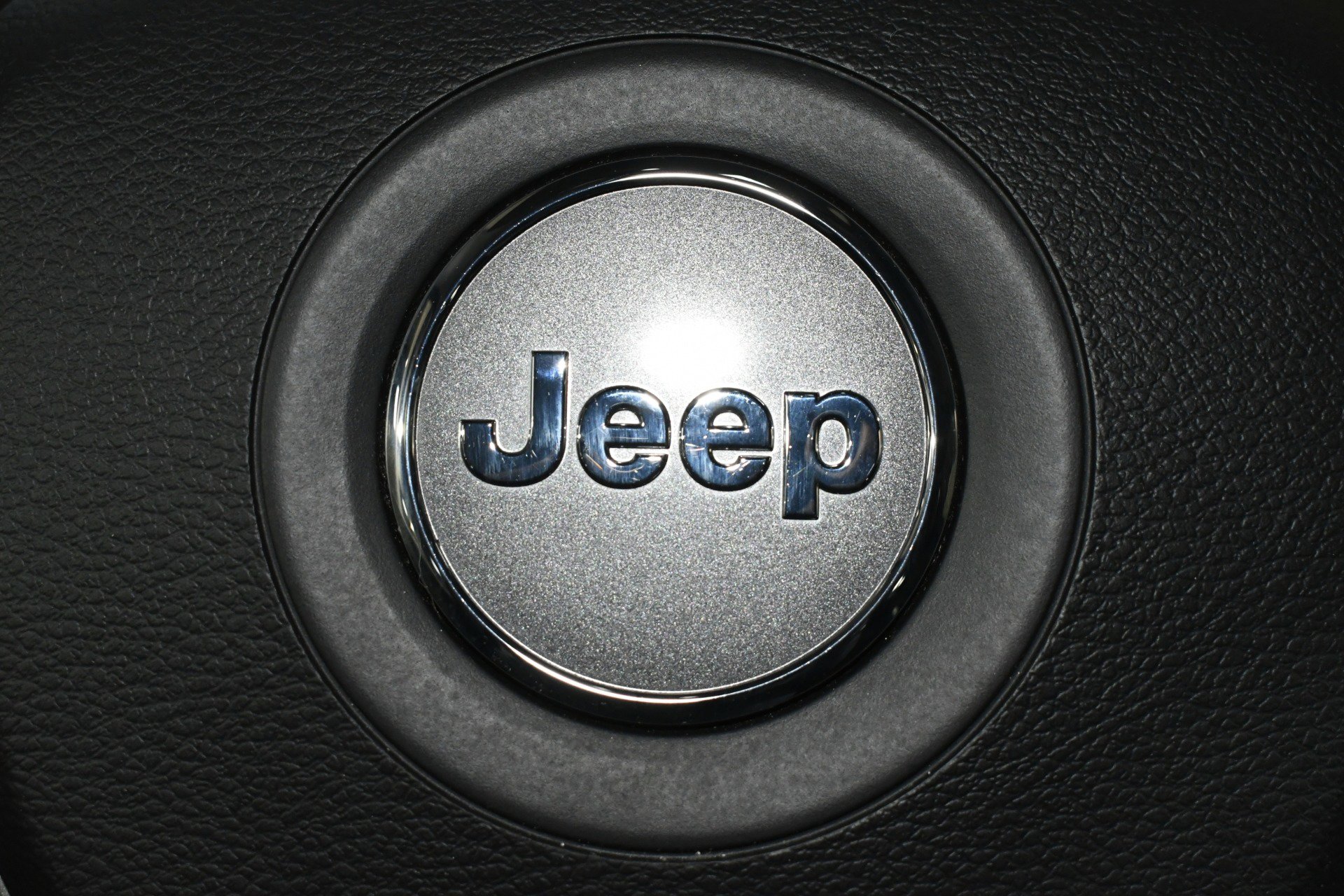 Used 2019 Jeep Cherokee Limited image 31