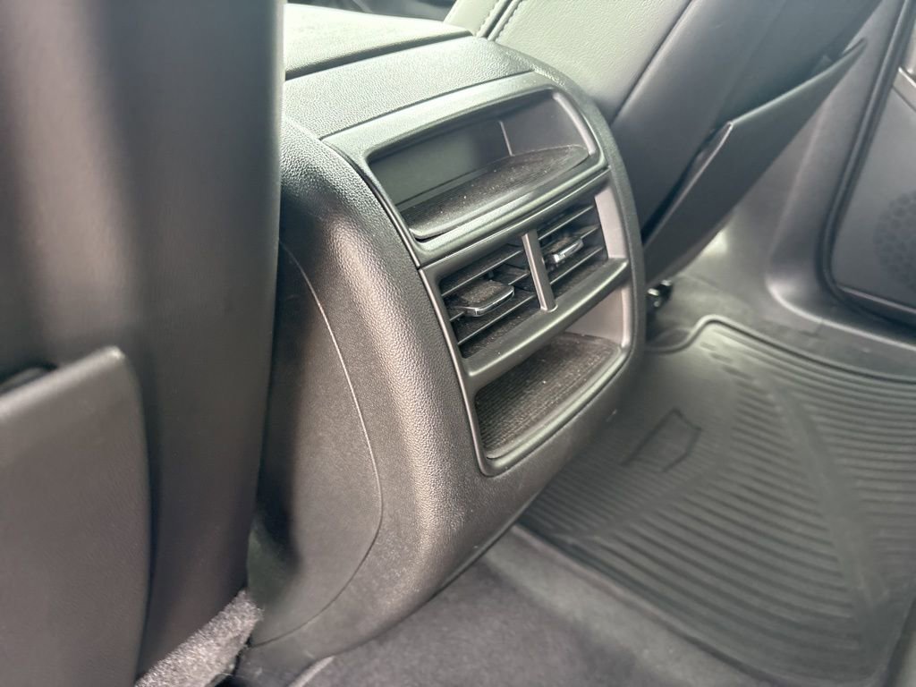 Certified 2022 Cadillac XT5 Sportv w/ LPO, ONYX Package image 17