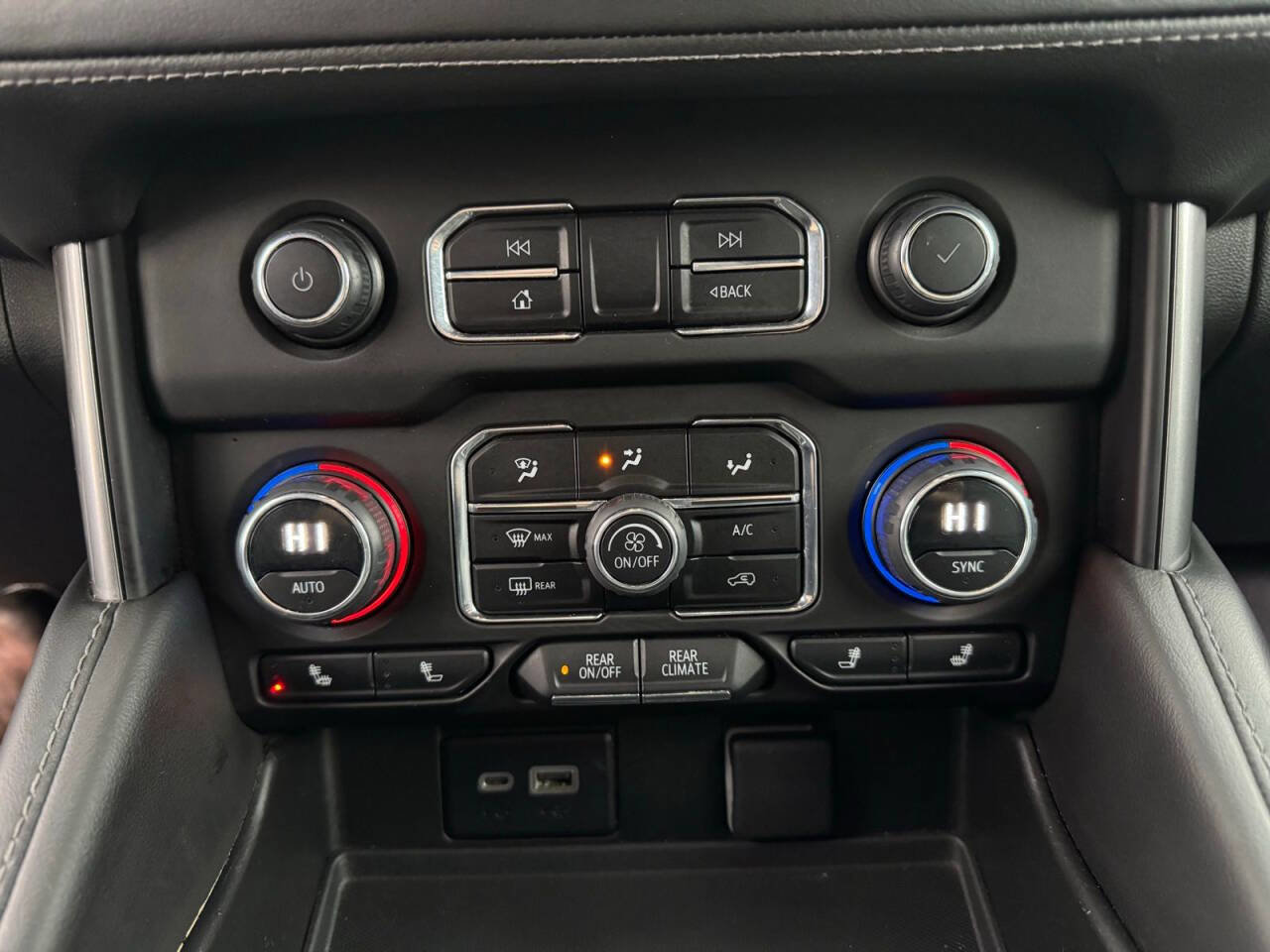 Used 2023 Chevrolet Suburban LT image 25