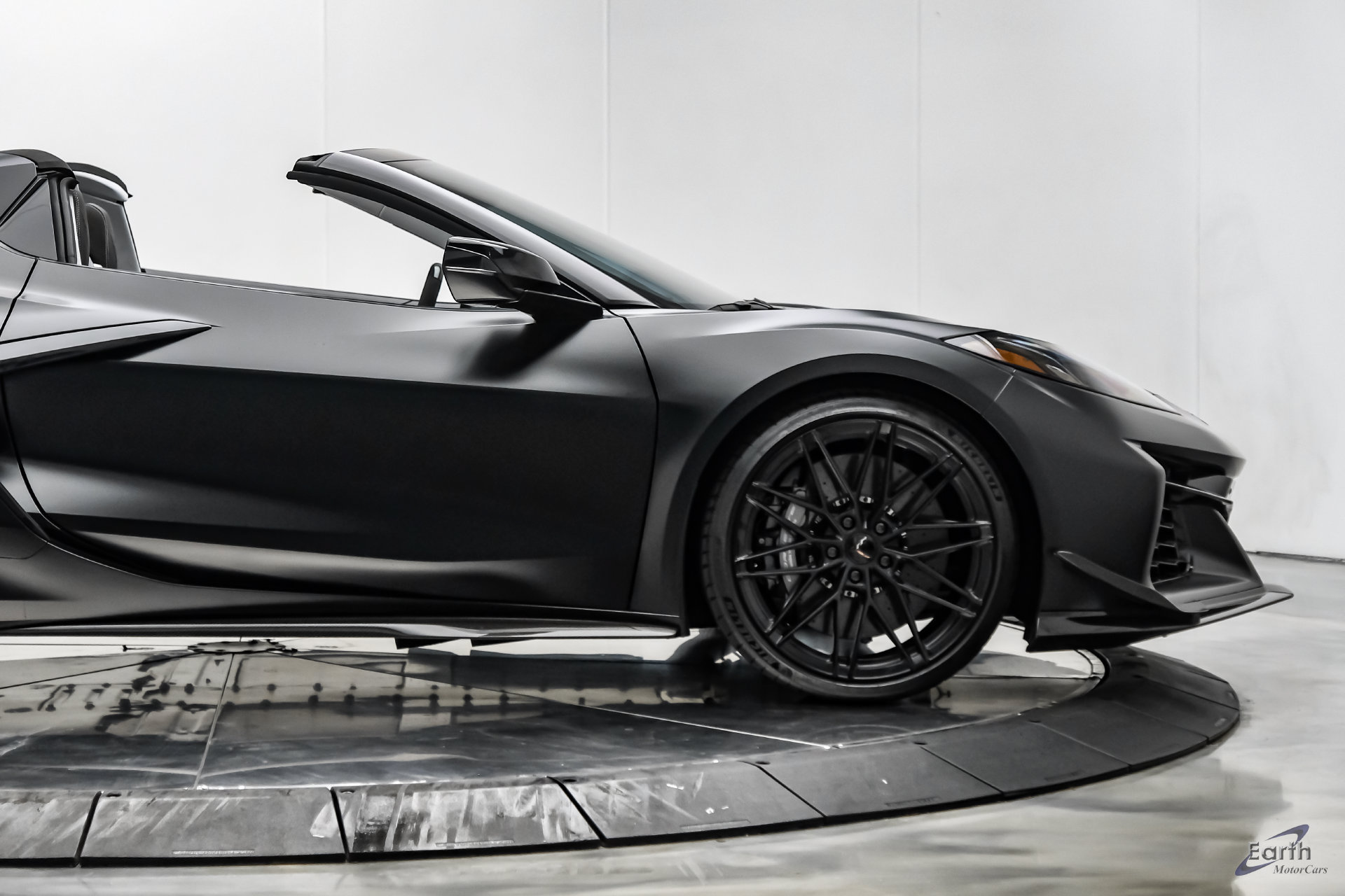 Used 2024 Chevrolet Corvette Z06 w/ Z07 Performance Package RWD image 27