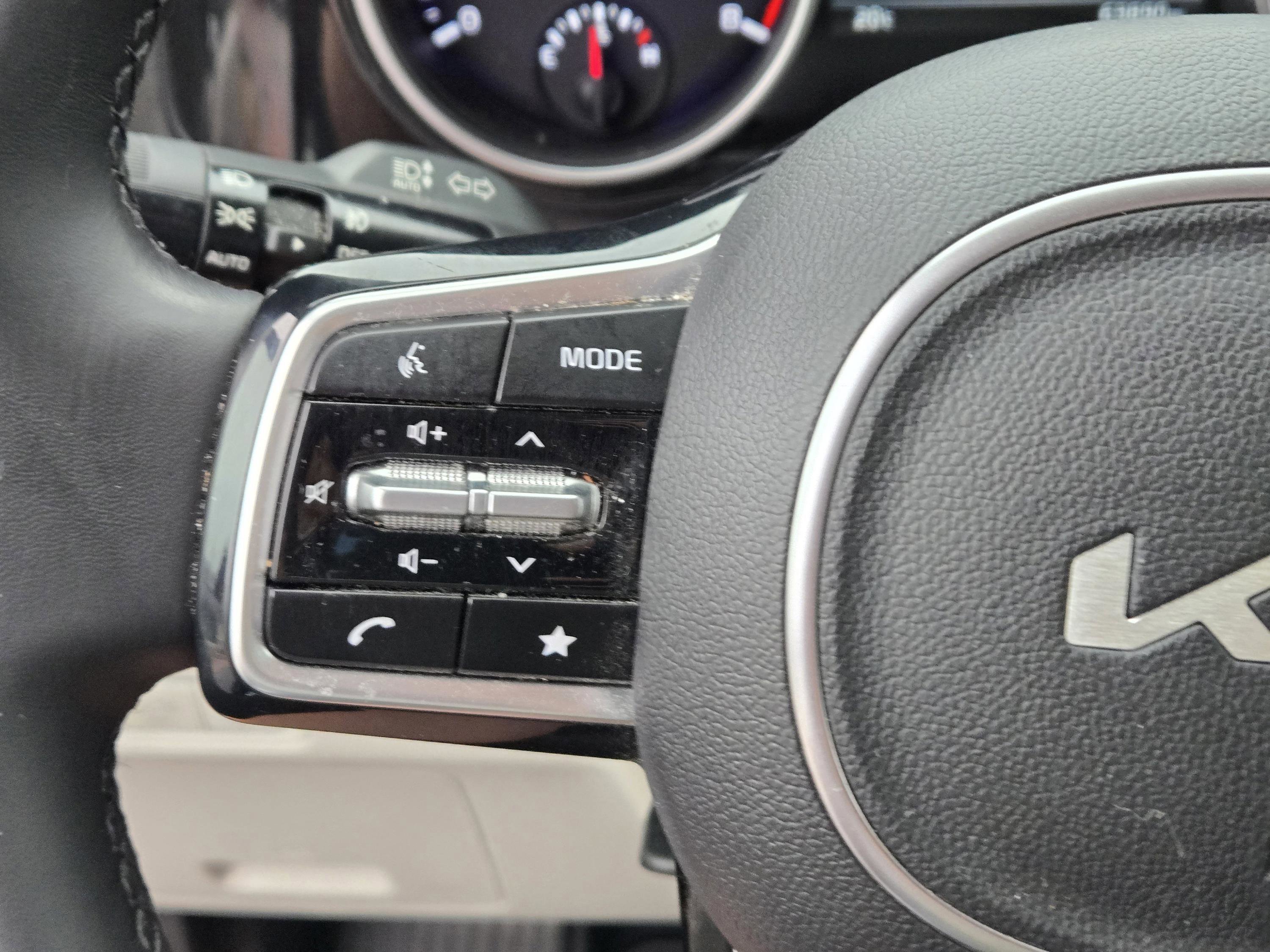 Used 2022 Kia Carnival SX image 22