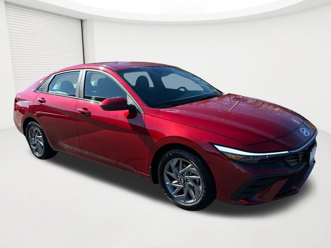 Certified 2024 Hyundai Elantra SEL FWD image 3