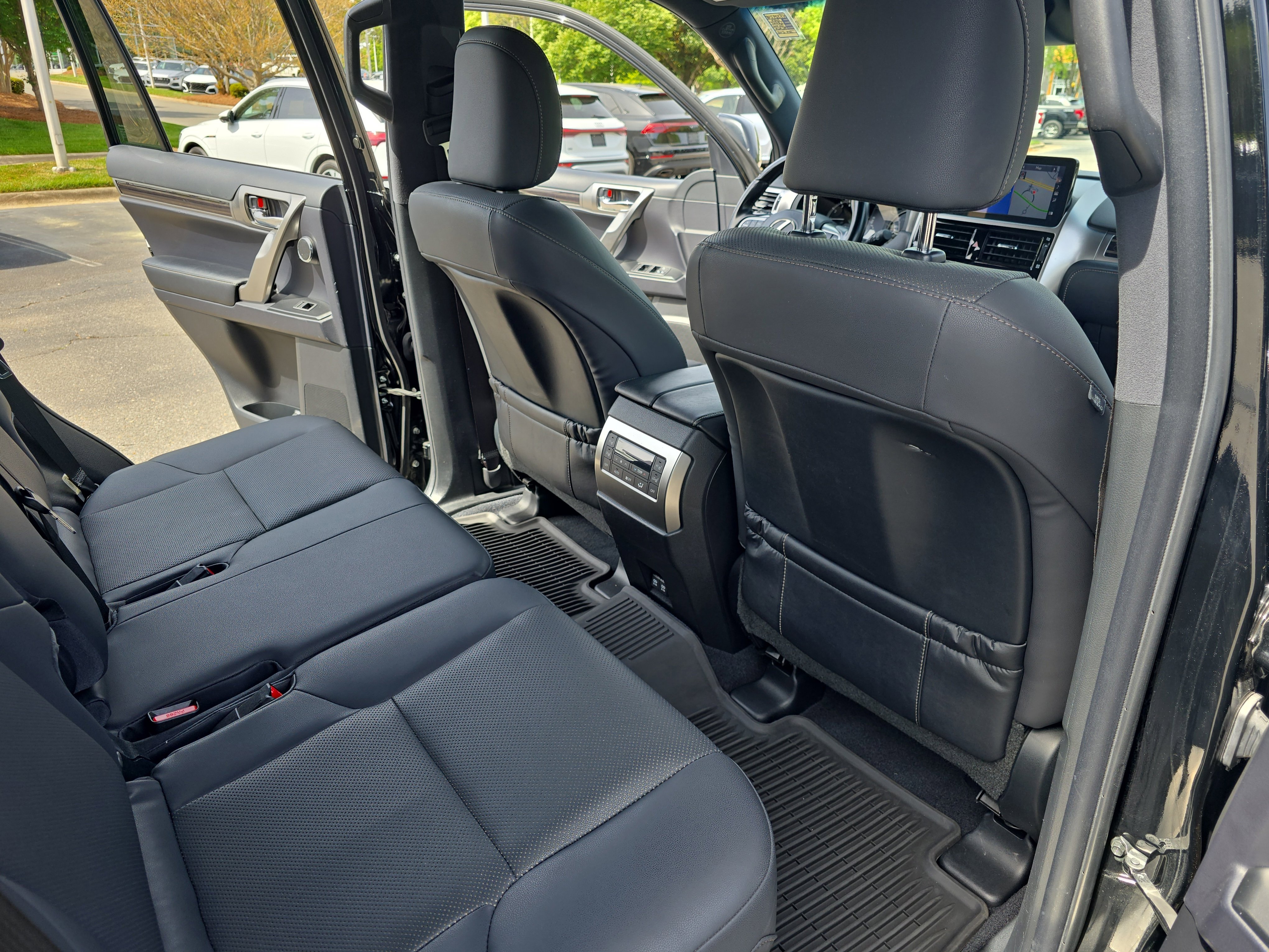 Used 2022 Lexus GX 460 Premium w/ Premium Plus Package image 11