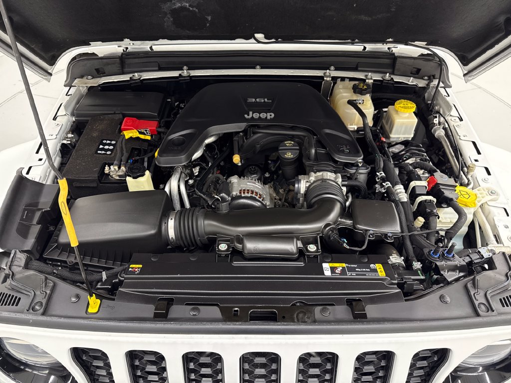Used 2021 Jeep Gladiator Overland AWD/4WD image 12
