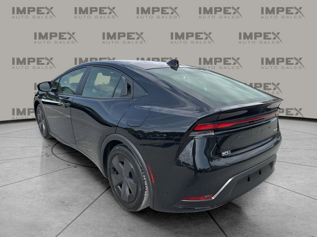 Used 2025 Toyota Prius LE FWD image 3