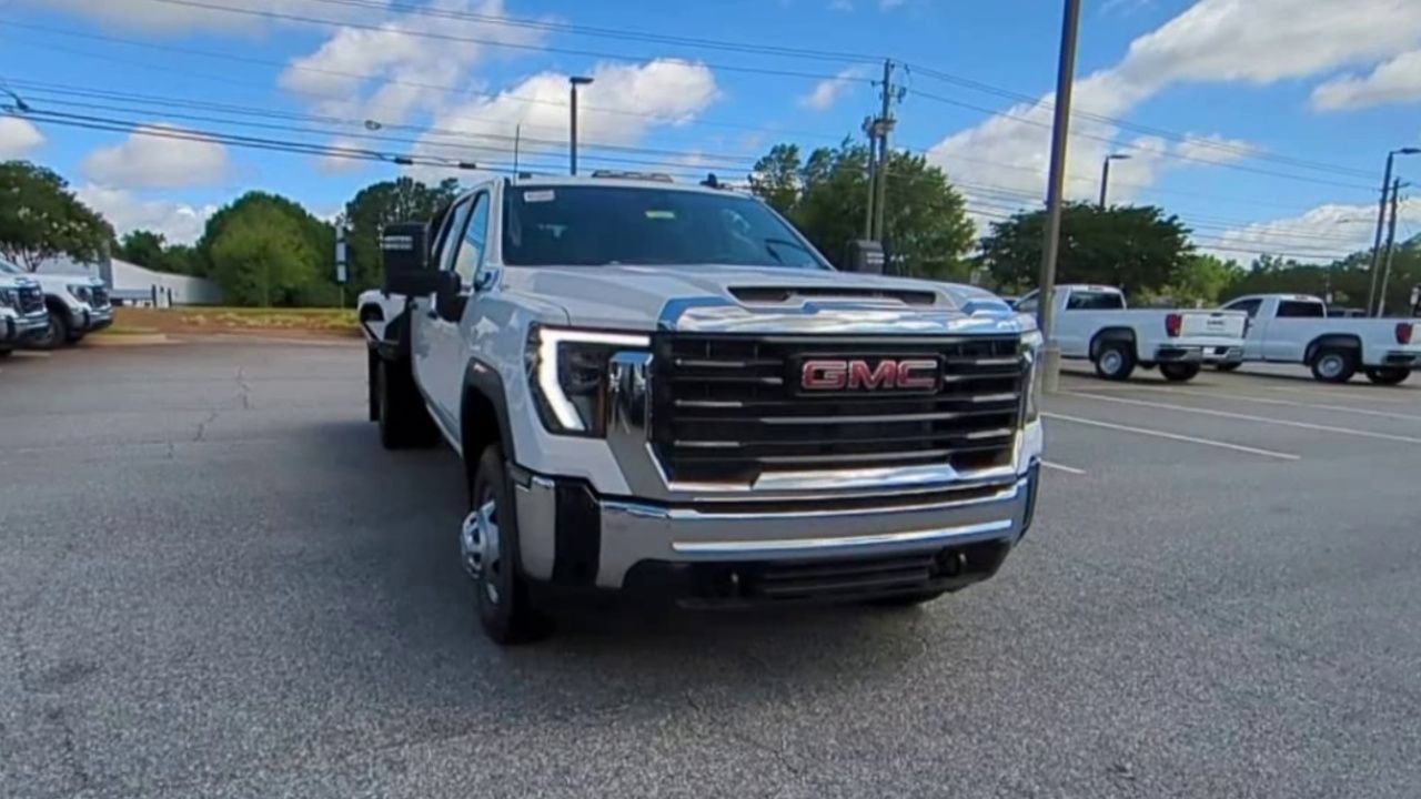 New 2025 GMC Sierra 3500 Pro w/ Convenience Package AWD/4WD image 3