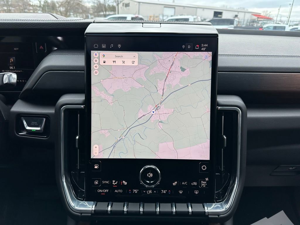 Used 2025 GMC Yukon Denali w/ Sun & Power Step Package image 12