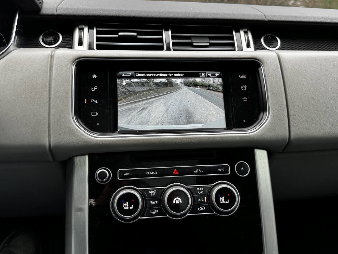 Used 2016 Land Rover Range Rover HSE image 19