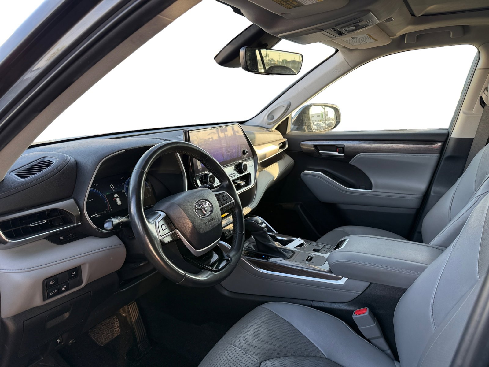 Used 2023 Toyota Highlander Limited image 9