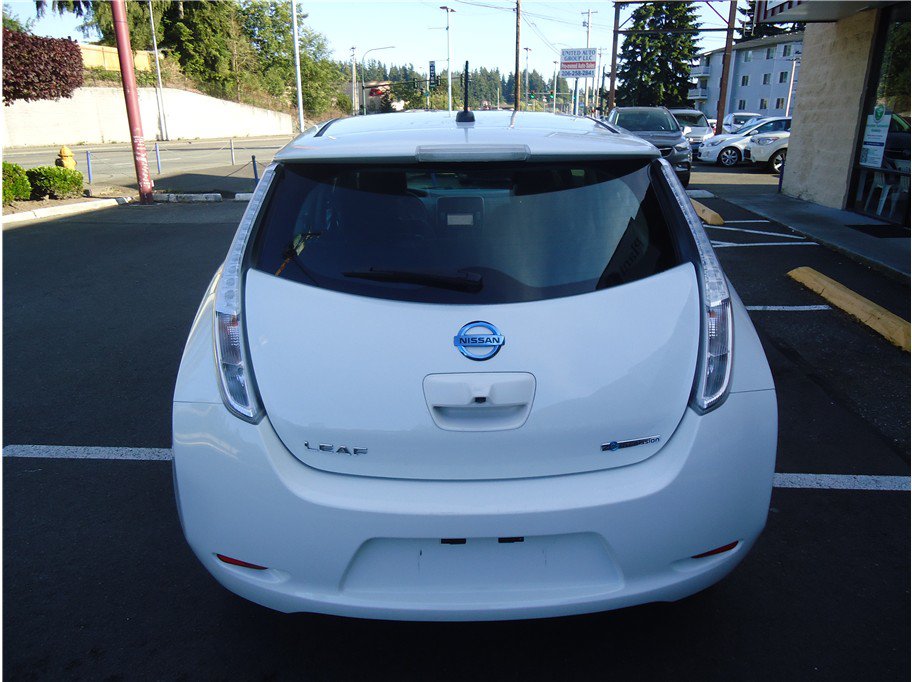 Used 2016 Nissan Leaf SV w/ Premium Package FWD image 7