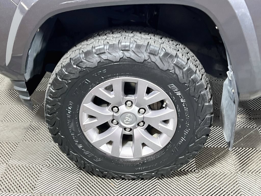 Used 2016 Toyota Tacoma SR5 w/ SR5 Appearance Package (SN) RWD image 26
