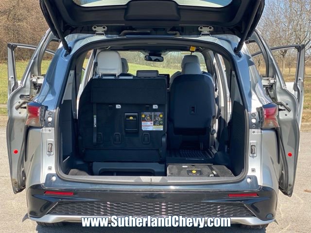 Used 2024 Toyota Sienna XSE image 40