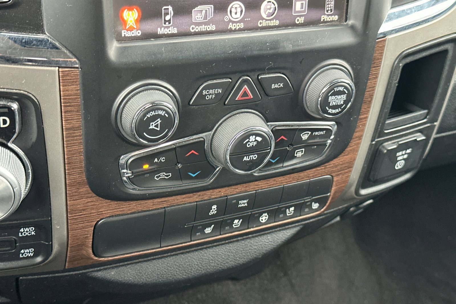 Used 2017 RAM 1500 Laramie image 19