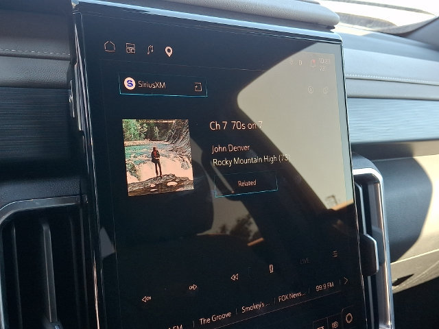 Used 2026 GMC Acadia Elevation w/ Elevation Premium Package FWD image 16