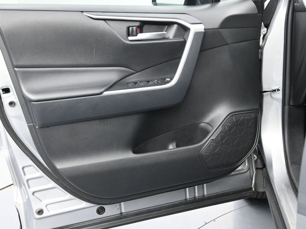 Used 2025 Toyota RAV4 XLE image 10