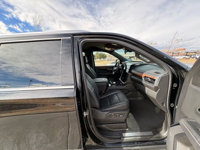 Used 2025 GMC Yukon XL Denali image 32