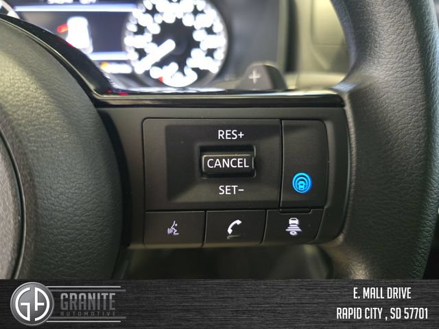 Used 2023 Nissan Rogue SV AWD/4WD image 32