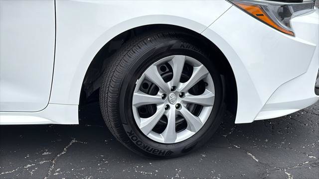 Certified 2025 Toyota Corolla LE FWD image 10